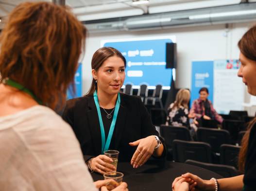 25-10-23-13-33-16-APČ