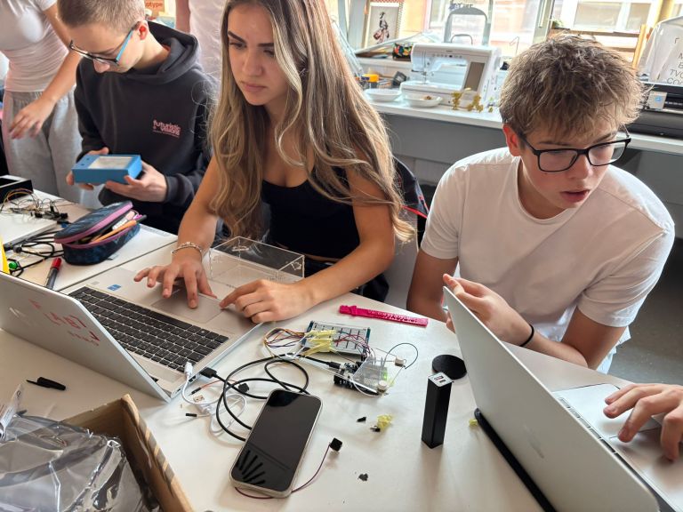 WhatsApp Image 2025-11-26 at 21.59.23 (4)